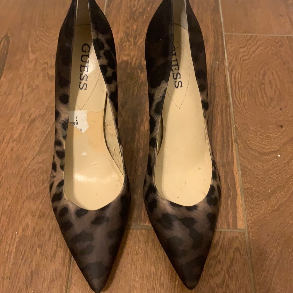 Pumps by Guess